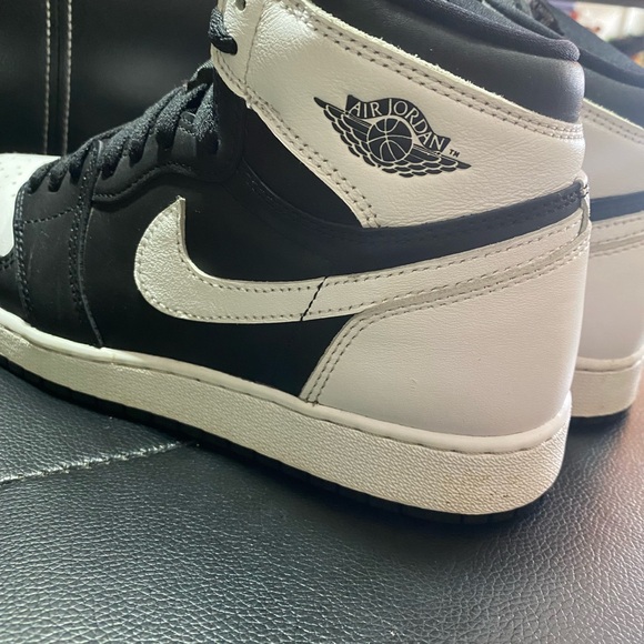 Kids Nike Air Jordan 1 Retro High Black and White Sneakers Size 7Y - Picture 6 of 11